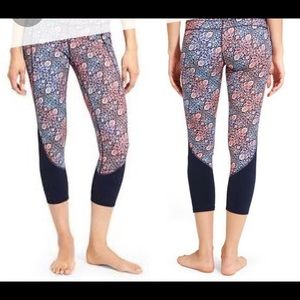 Athleta Chaturanga high rise tapestry shock capri